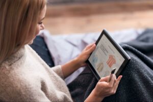 A woman browses an online store she found through the company’s ecommerce SEO efforts.